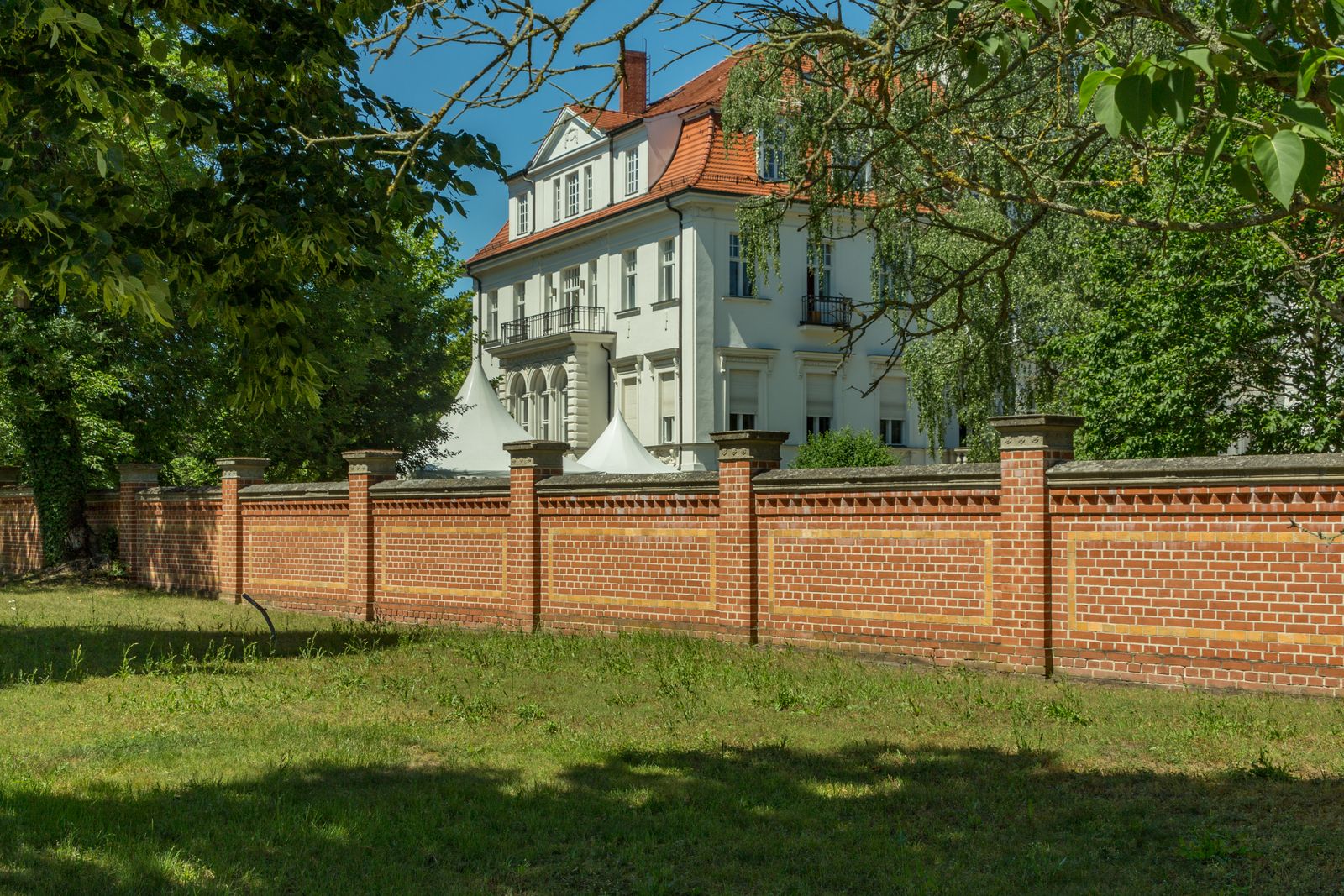 Genshagen-Schlossmauer